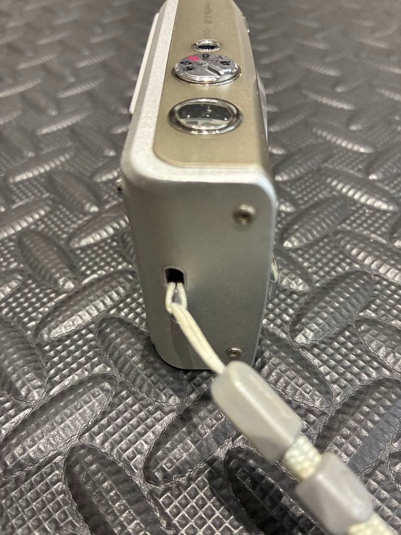 中古品★FUJIFILM FinePix F30コンパクトデジタルカメラ