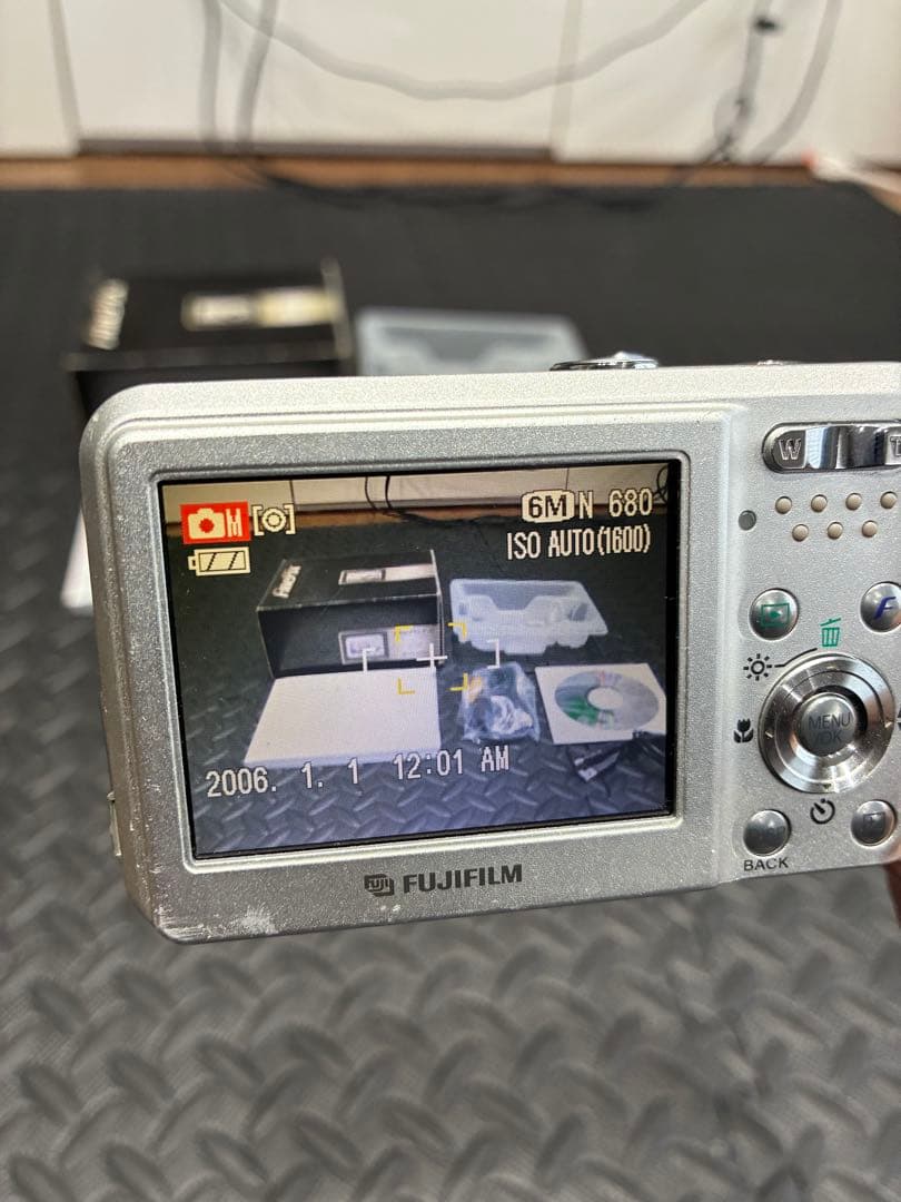 中古品★FUJIFILM FinePix F30コンパクトデジタルカメラ