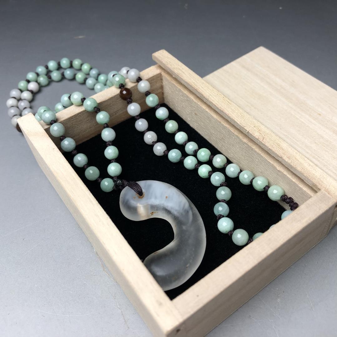 水晶製　勾玉　ペンダント　共箱