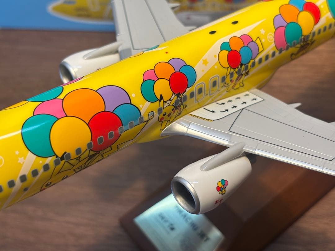 【美品】　1/130 B737-800 ピカチュウジェット