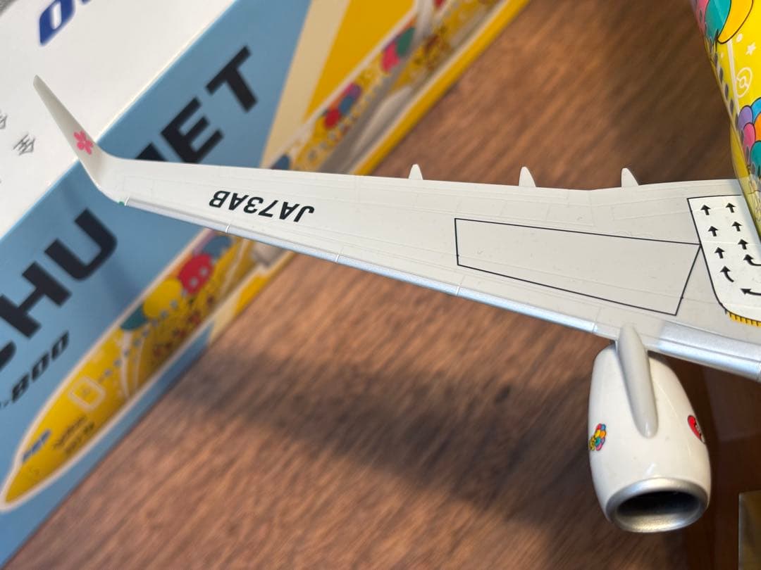 【美品】　1/130 B737-800 ピカチュウジェット