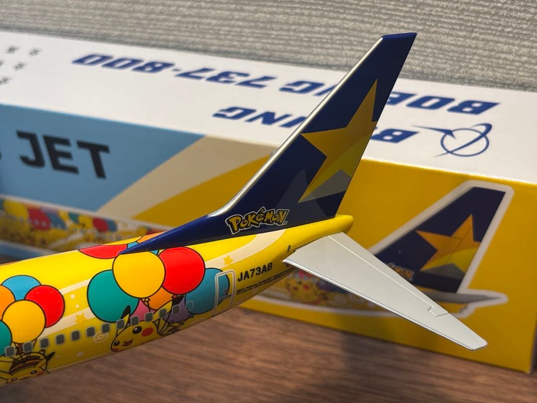 【美品】　1/130 B737-800 ピカチュウジェット
