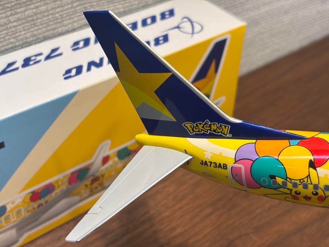 【美品】　1/130 B737-800 ピカチュウジェット