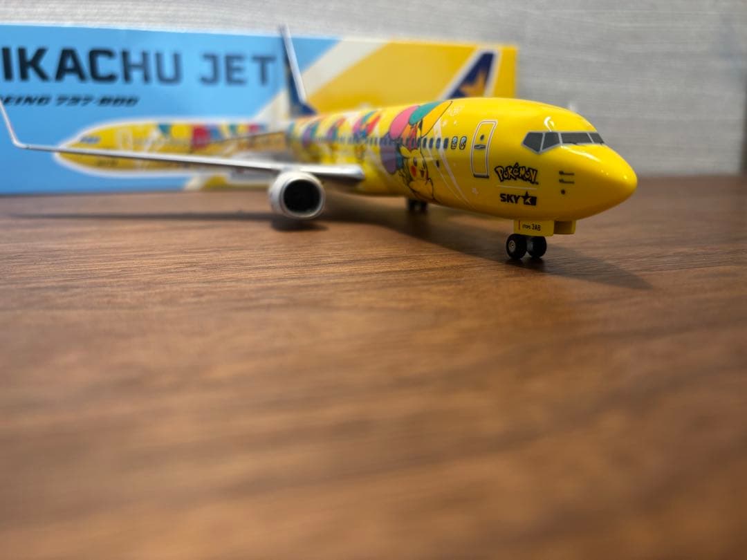 【美品】　1/130 B737-800 ピカチュウジェット