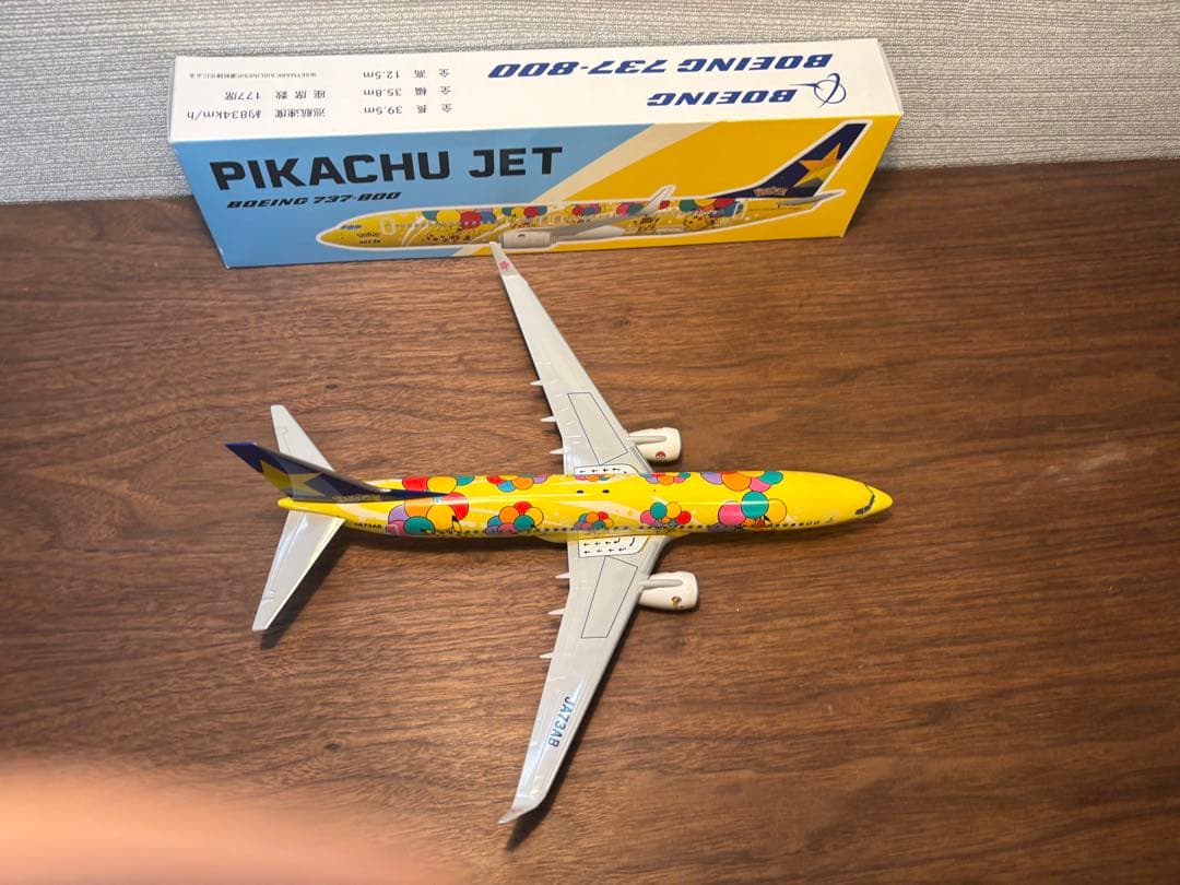 【美品】　1/130 B737-800 ピカチュウジェット
