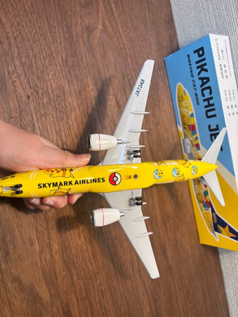 【美品】　1/130 B737-800 ピカチュウジェット