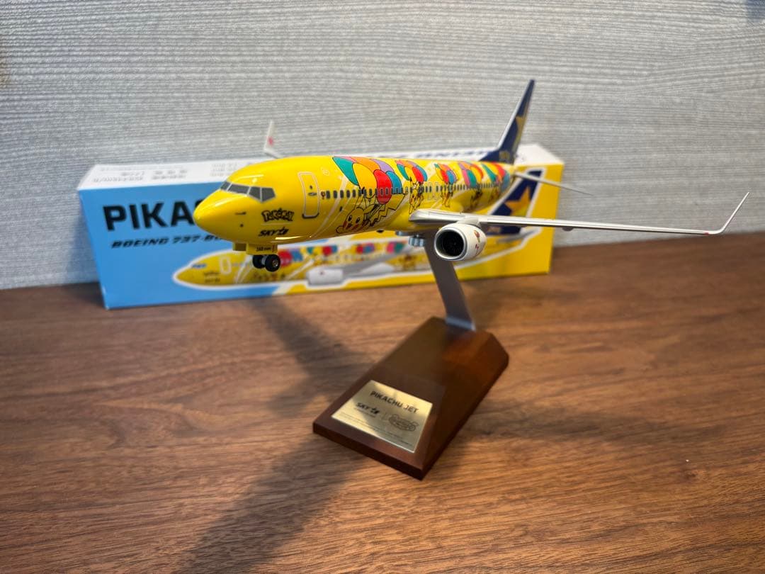 【美品】　1/130 B737-800 ピカチュウジェット