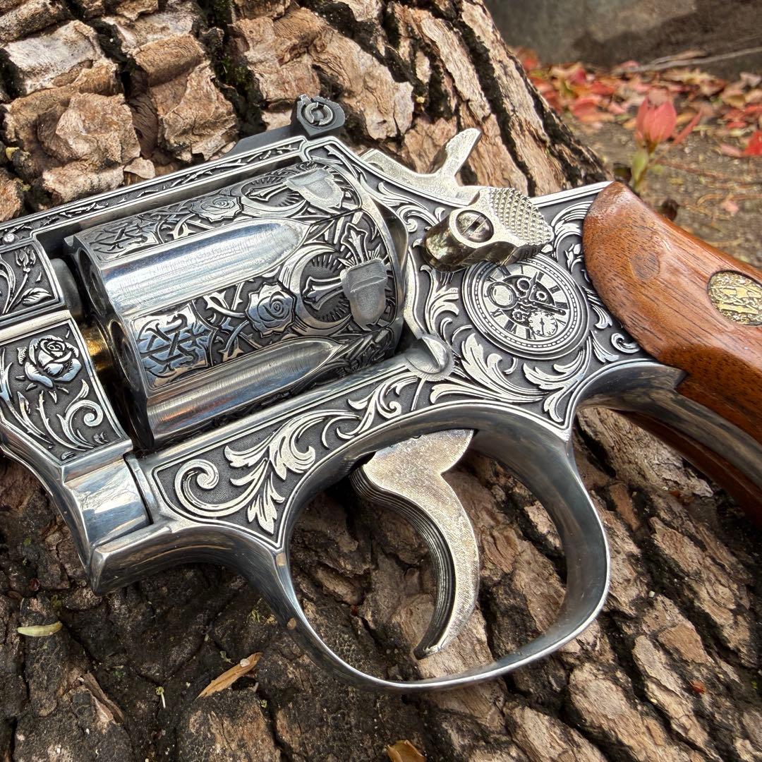 一点物S&W M19 2.5インチ ヴィクトリアン探偵彫刻カスタム 木製グリップ