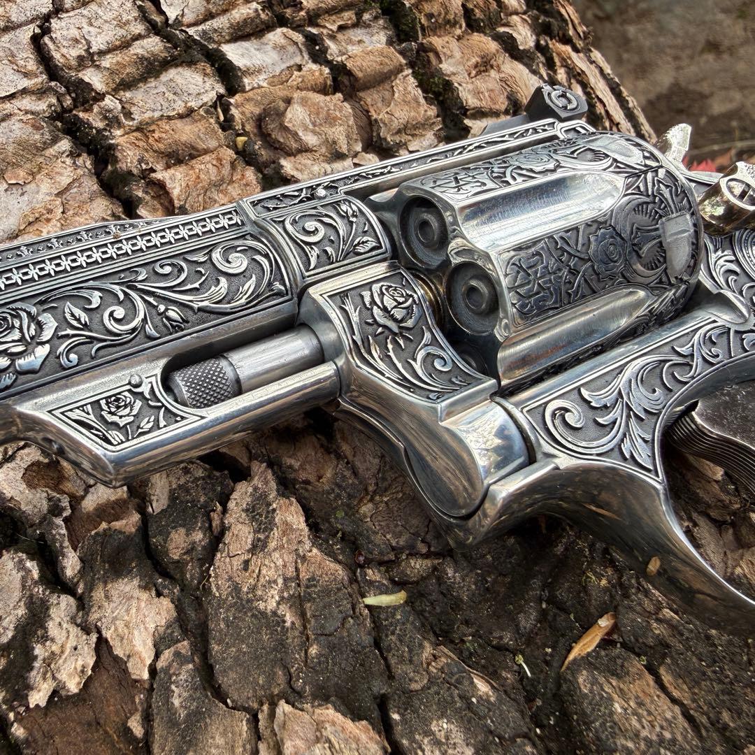 一点物S&W M19 2.5インチ ヴィクトリアン探偵彫刻カスタム 木製グリップ