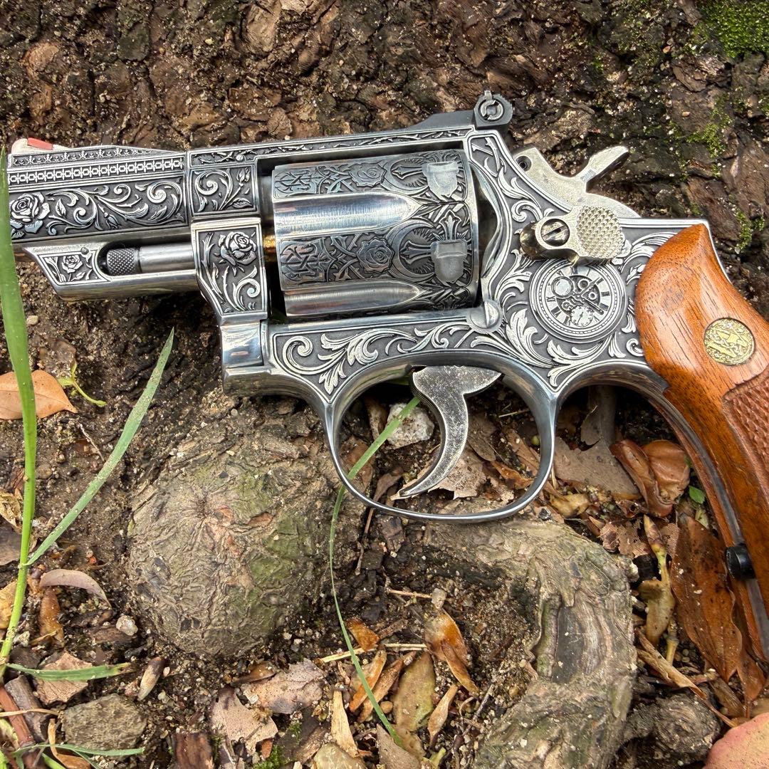 一点物S&W M19 2.5インチ ヴィクトリアン探偵彫刻カスタム 木製グリップ