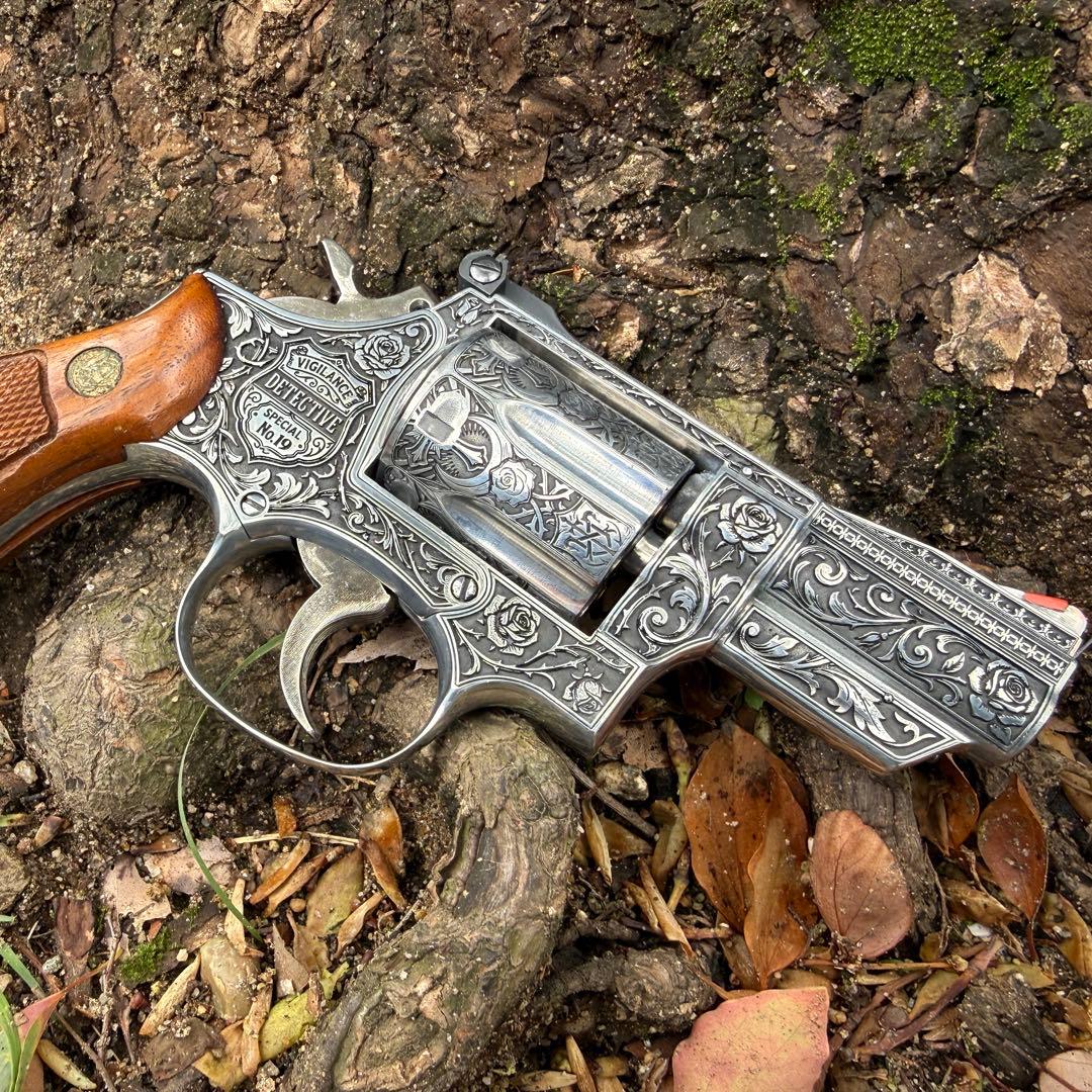 一点物S&W M19 2.5インチ ヴィクトリアン探偵彫刻カスタム 木製グリップ