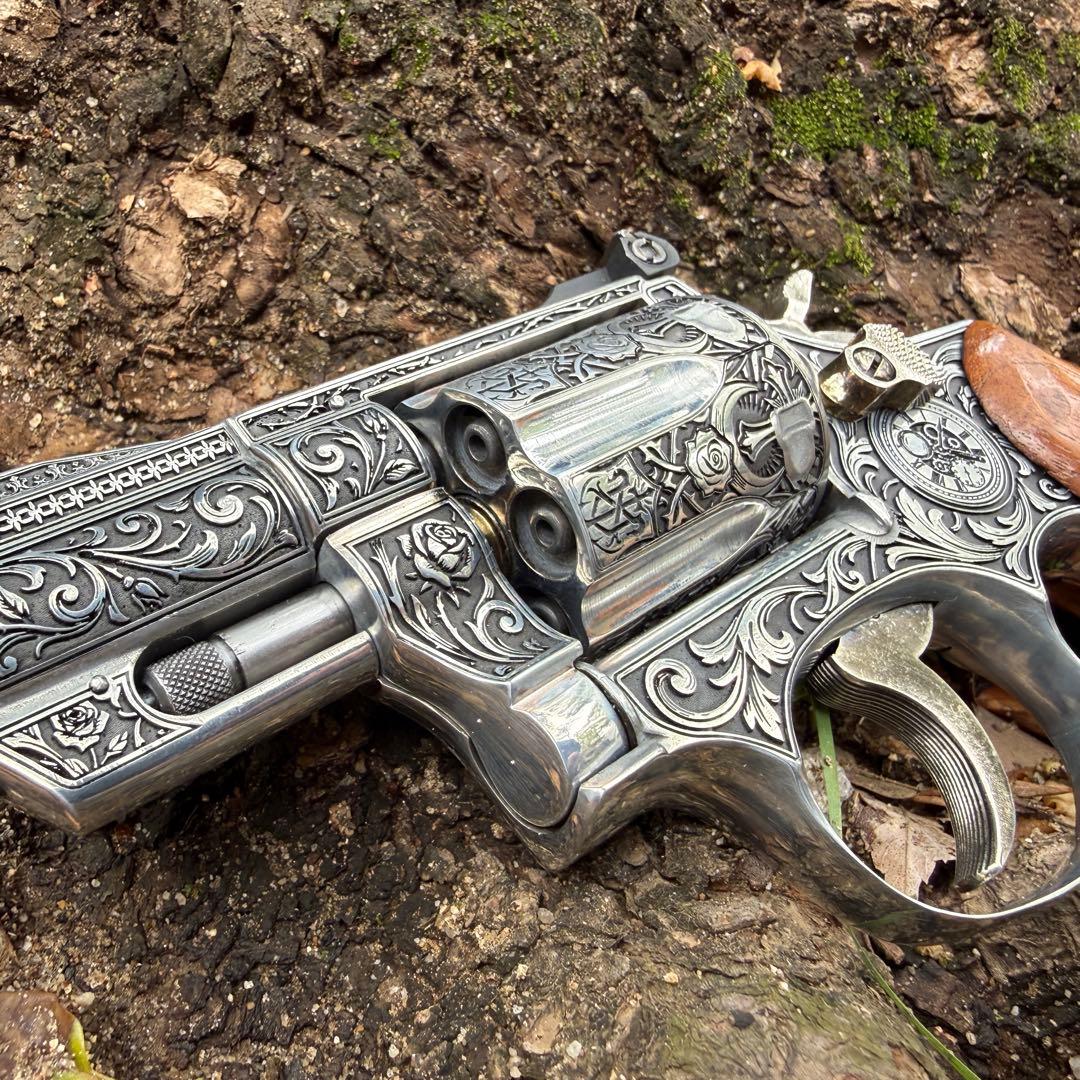 一点物S&W M19 2.5インチ ヴィクトリアン探偵彫刻カスタム 木製グリップ