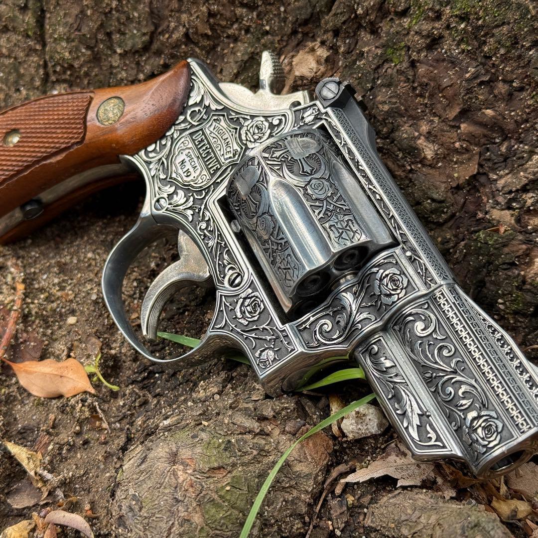 一点物S&W M19 2.5インチ ヴィクトリアン探偵彫刻カスタム 木製グリップ