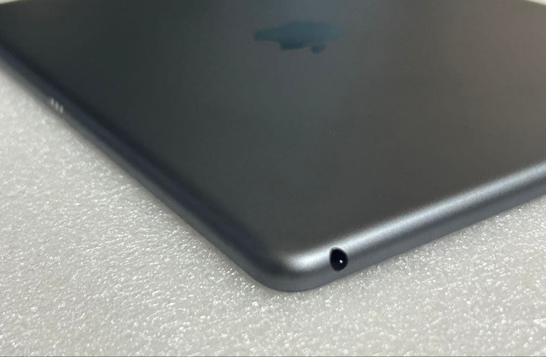 iPad 第8世代 32GB Wi-Fi スペースグレイ