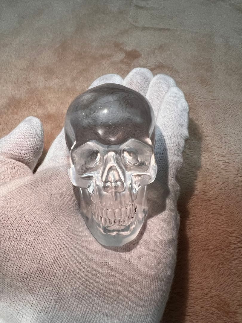 天然水晶の手彫り宇宙人の頭蓋骨