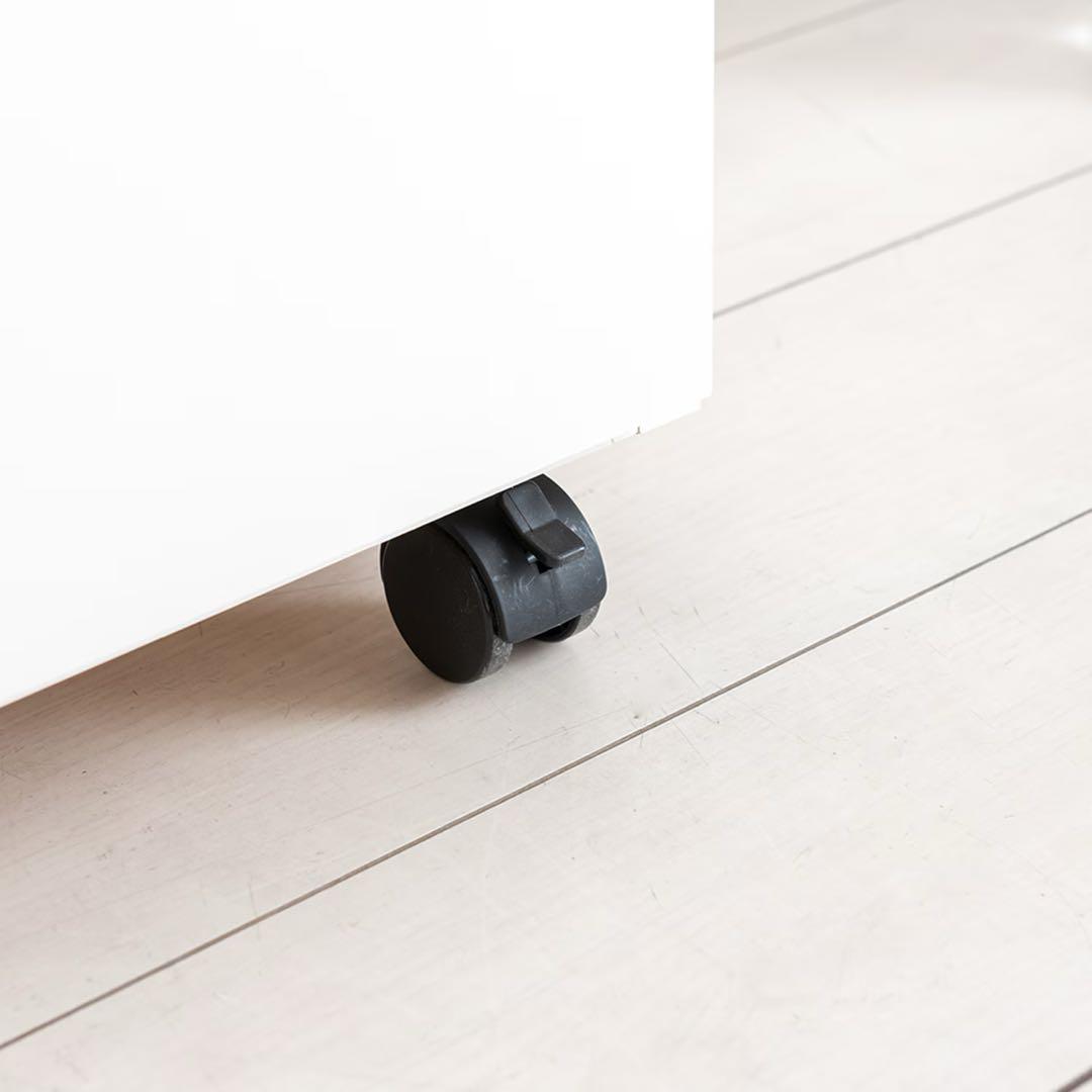 ステンレス天板のキッチンカウンター　ベルメゾン　食器棚150cm