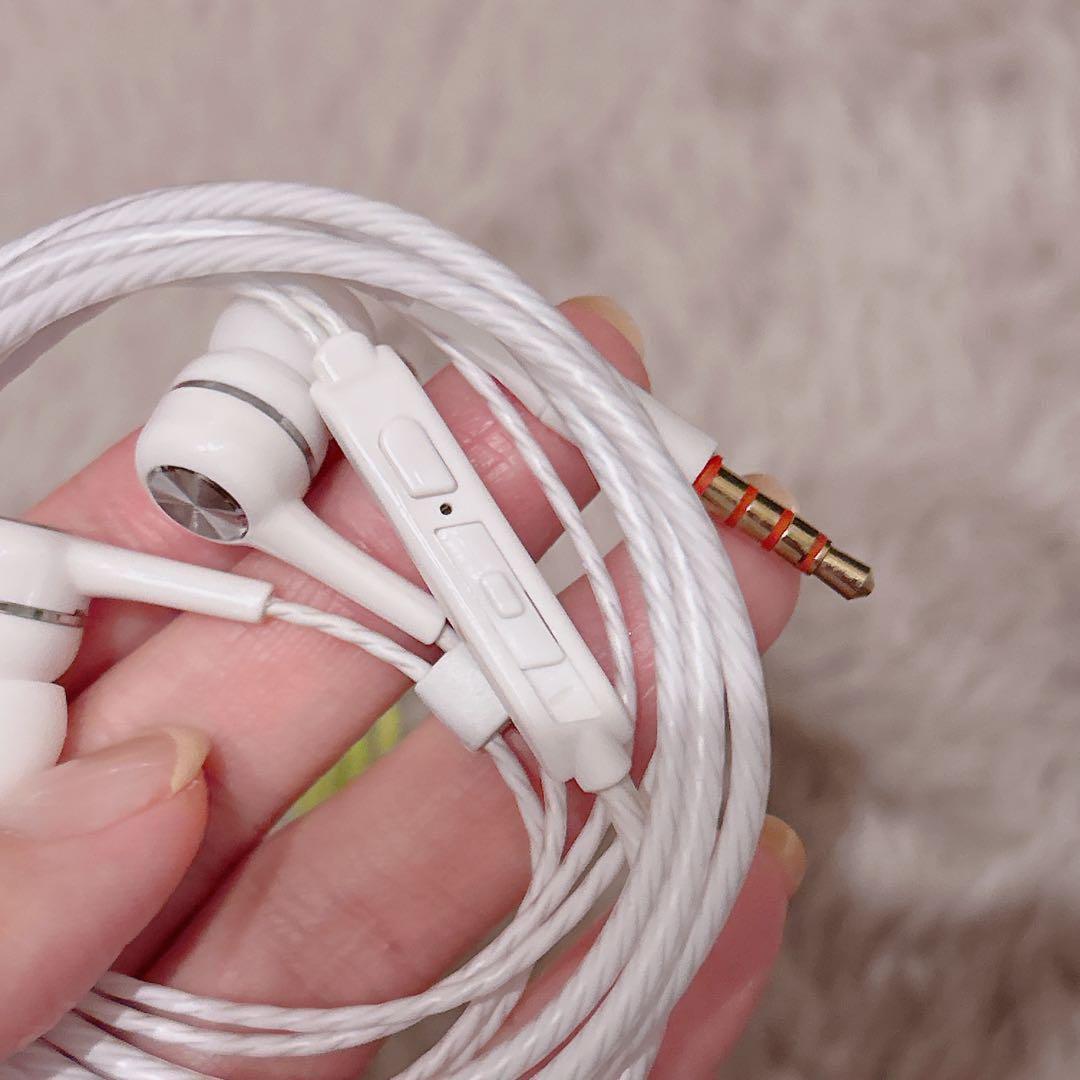 人気❣️イヤホン 有線イヤフォン 4色セット 軽量 通勤 通学 マイク付き