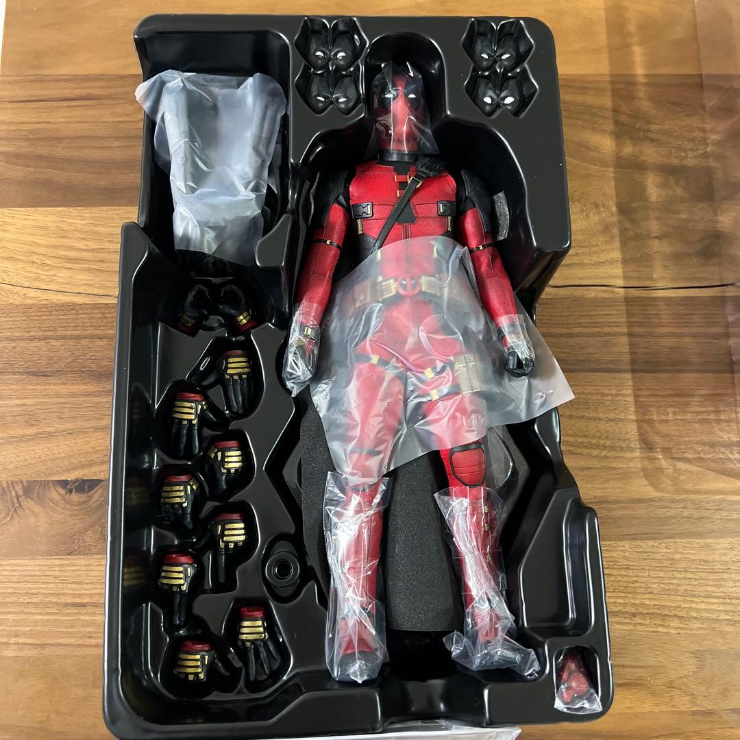 開封品　デッドプール　MARVEL フィギュア