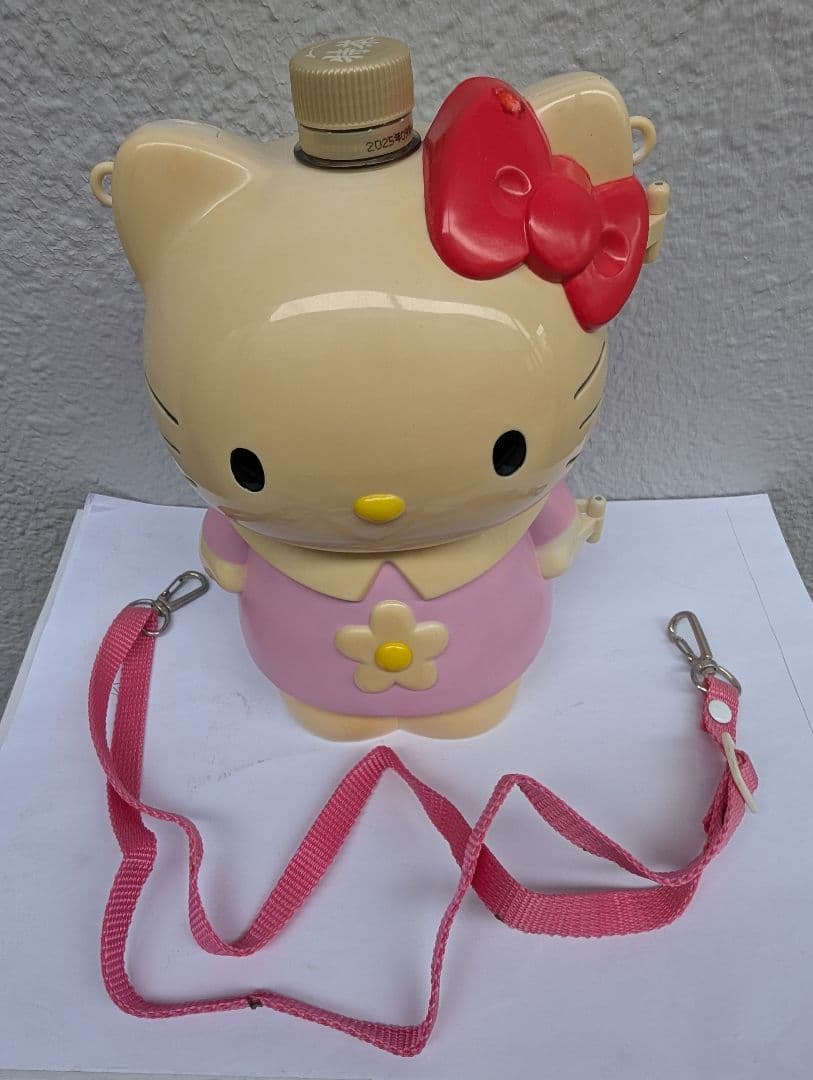 超レア【キティちゃん３Ｄフィギュア型ペットボトルホルダー2000中古品 】