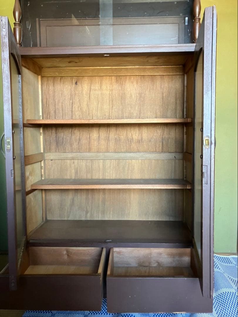 レトロな木製収納棚／本棚