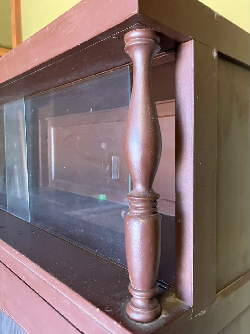 レトロな木製収納棚／本棚