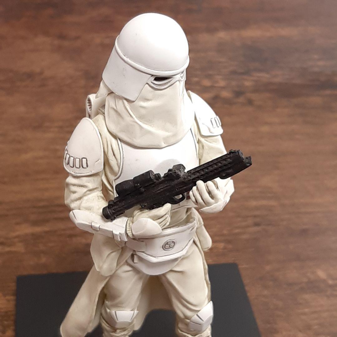 スター・ウォーズ 　帝国軍　リアルフィギア　スノートルーパー　両腕曲げてるポーズ