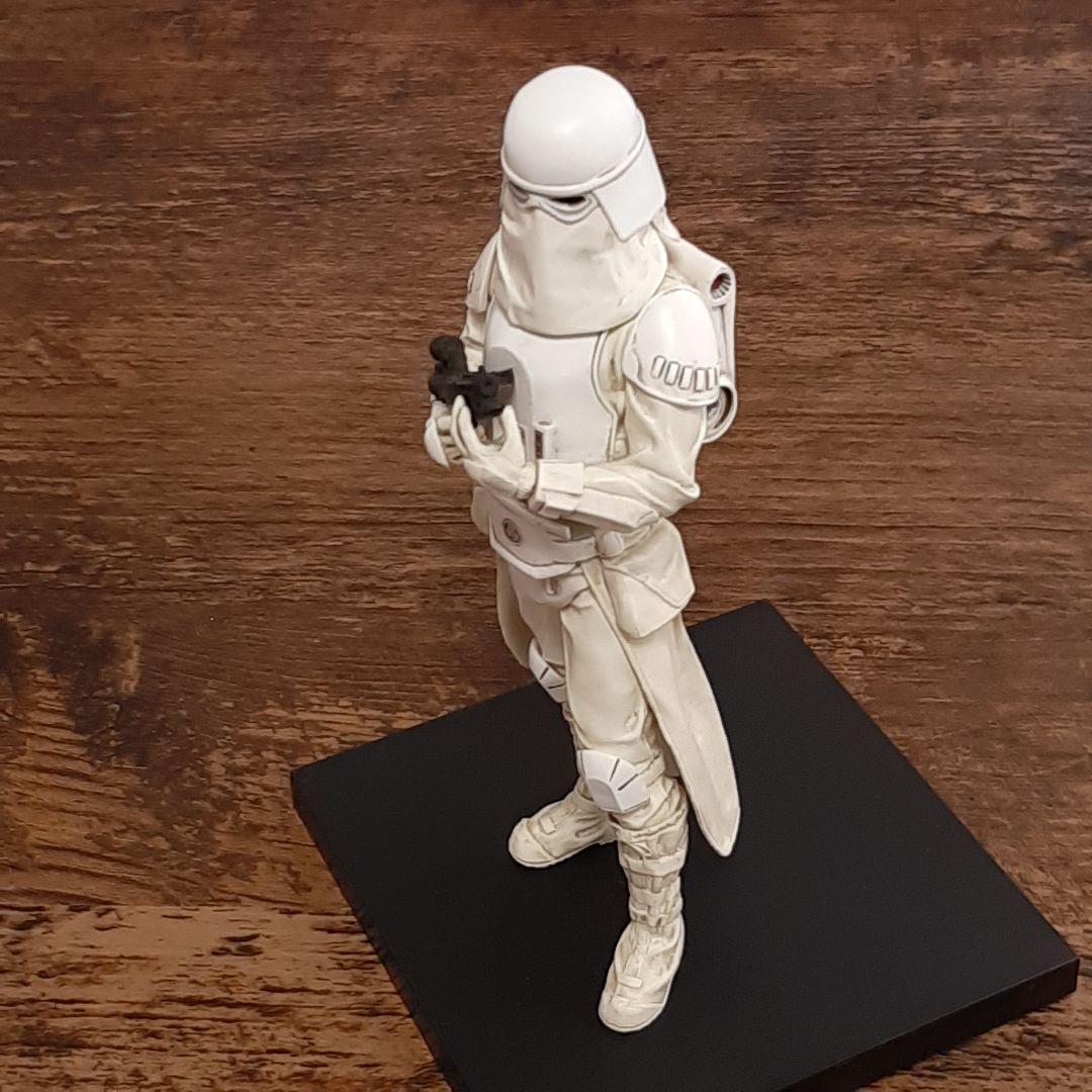 スター・ウォーズ 　帝国軍　リアルフィギア　スノートルーパー　両腕曲げてるポーズ