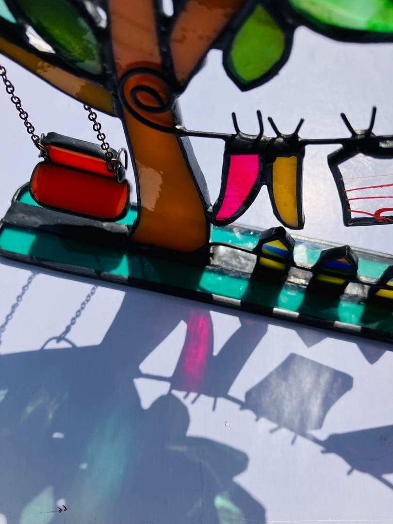 ステンドグラス 小さなまちの物語　ブランコゆらゆら