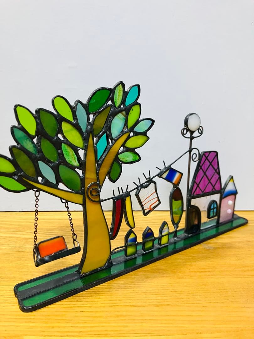 ステンドグラス 小さなまちの物語　ブランコゆらゆら