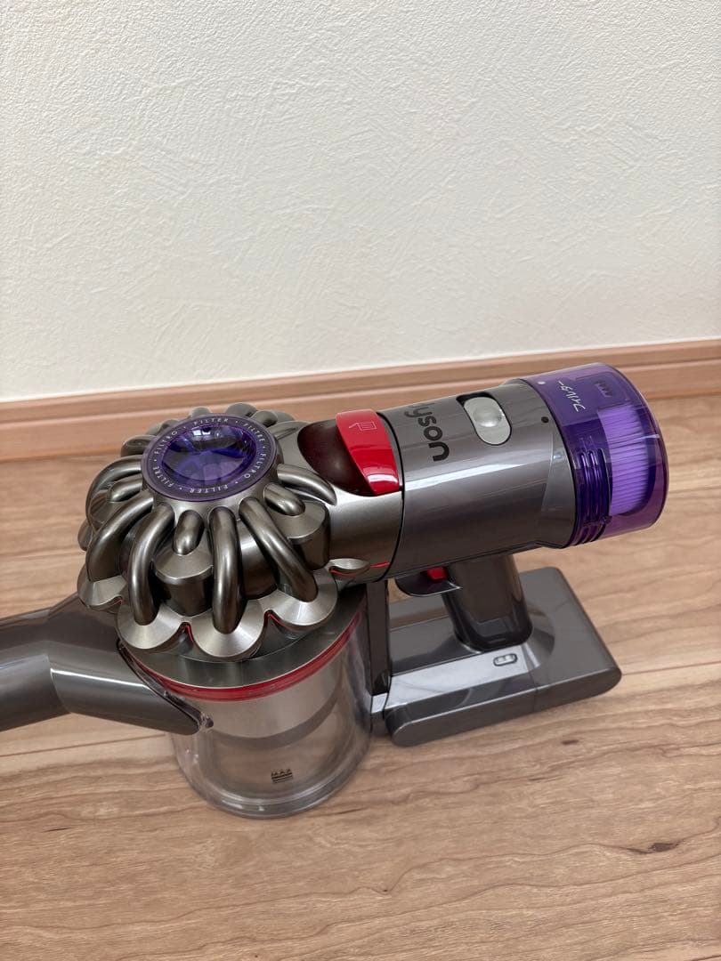 Dyson V8 スティッククリーナー 本体 充電器付き