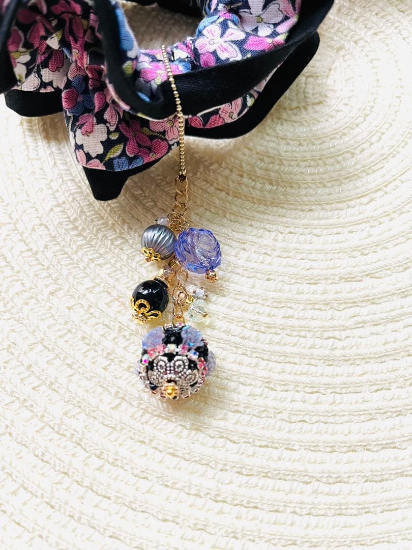 NO.141 ハンドメイドシュシュ　リバティ　花柄　手染めビーズ