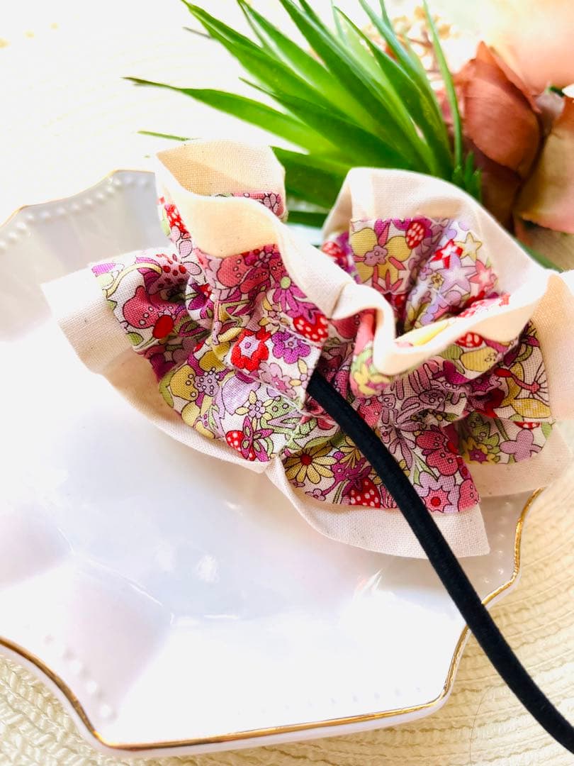 NO.141 ハンドメイドシュシュ　リバティ　花柄　手染めビーズ