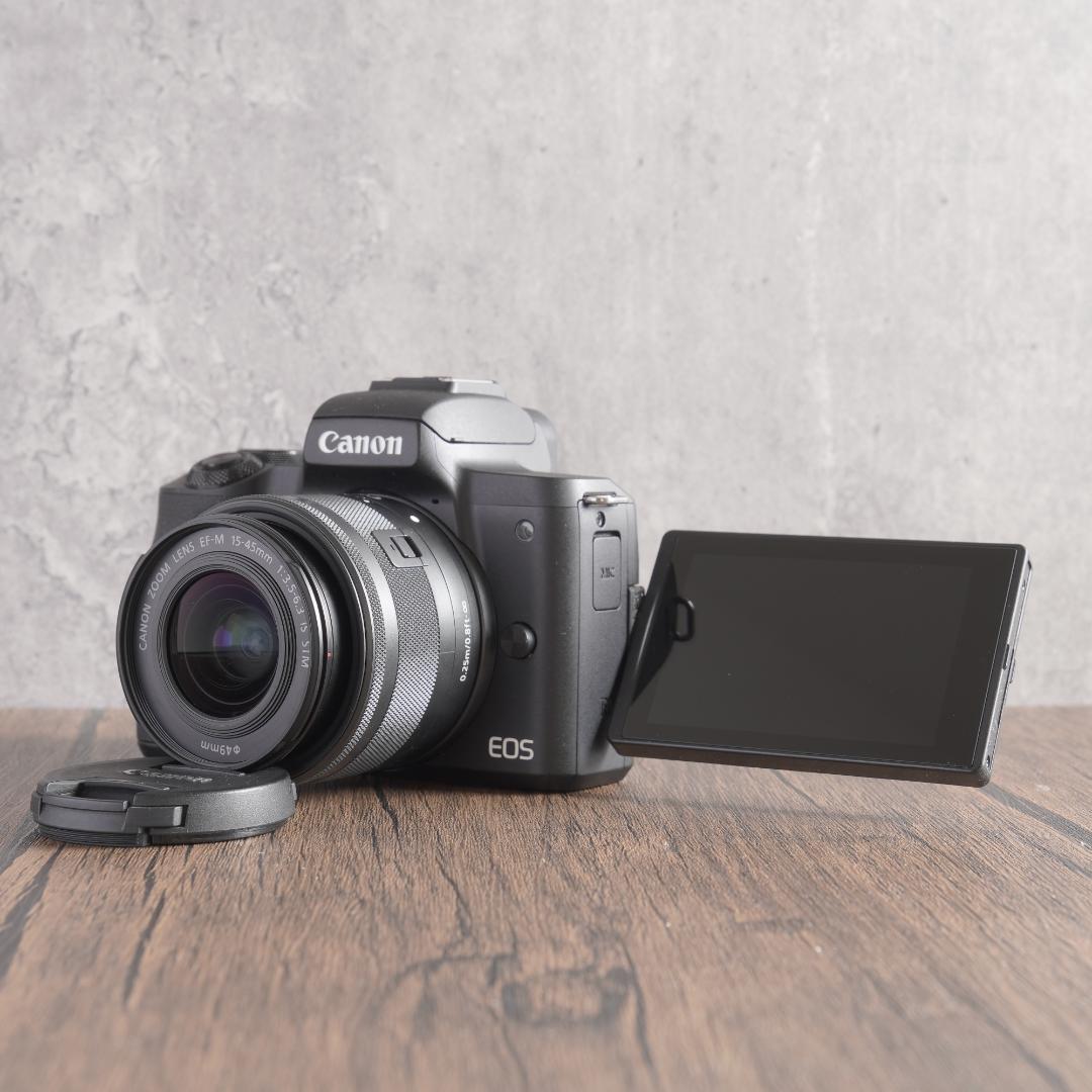 美品✨Wi-Fi✨自撮り✨ブラック✨Canon EOS Kiss M　838-1