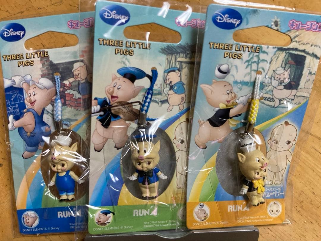 3匹の子ぶた　キューピー　キュージョン　根付けストラップ　ディズニー