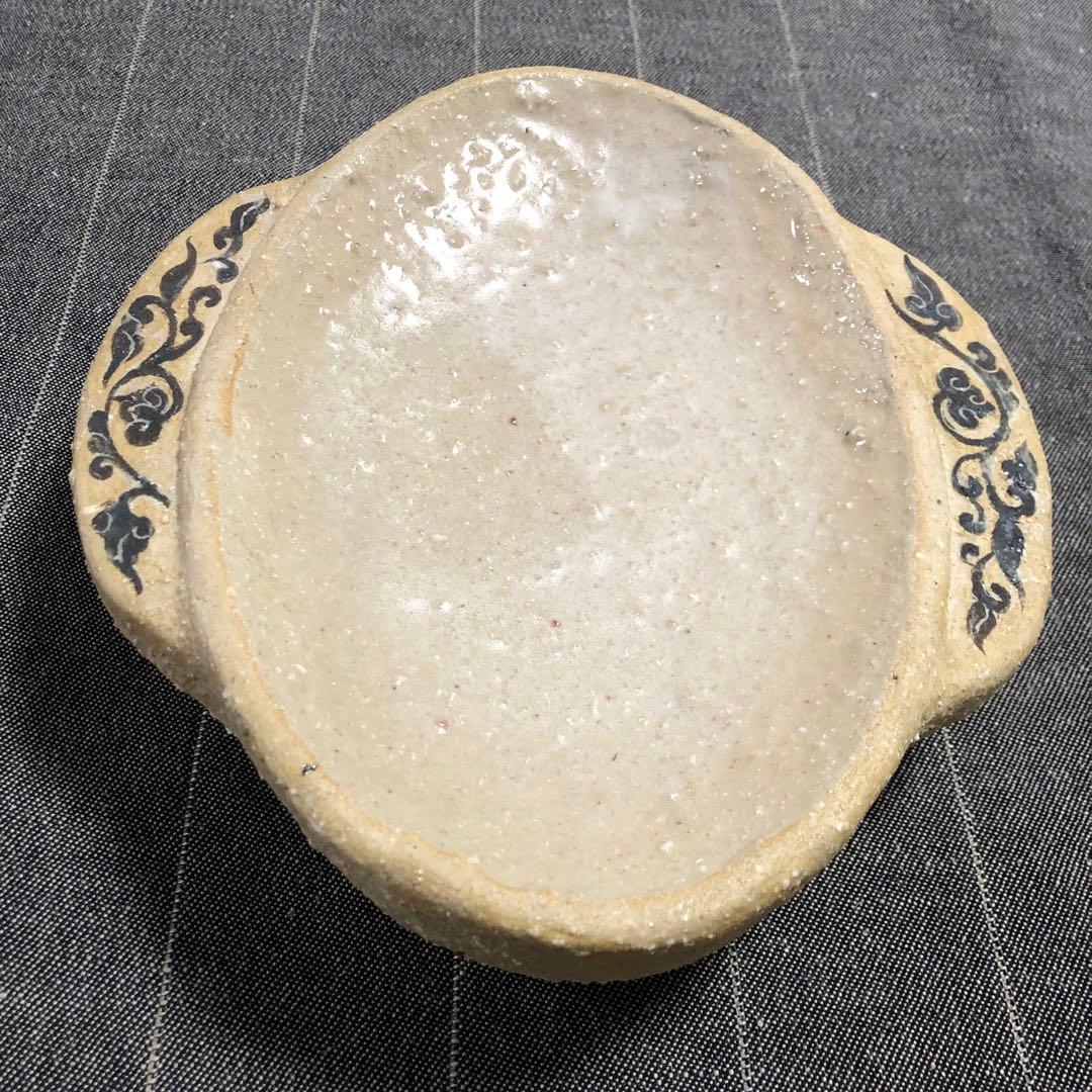 松本郁美さん　灰陶加彩耳付き皿 大