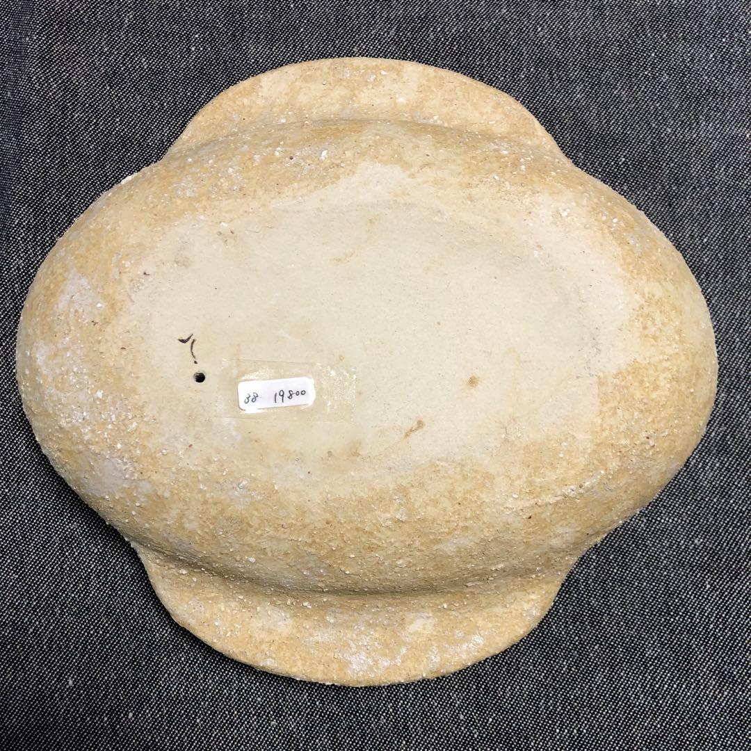 松本郁美さん　灰陶加彩耳付き皿 大