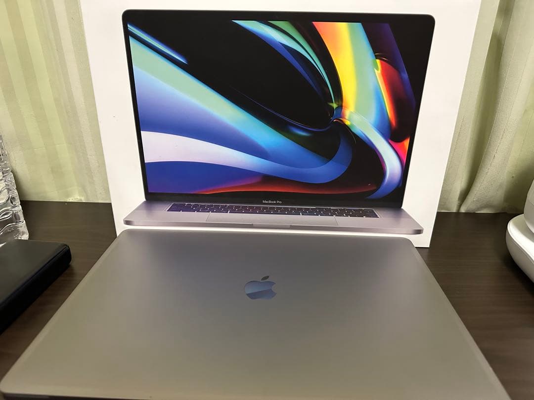 Apple MacBook Pro 16インチ シルバー