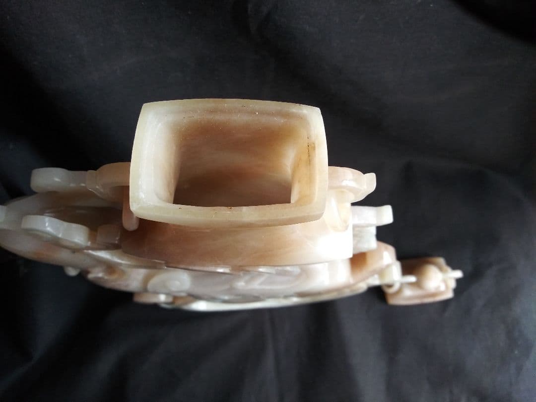 玉製鶏尊　南陽翡翠(独山玉)製　中国工芸品　置物　NO.640