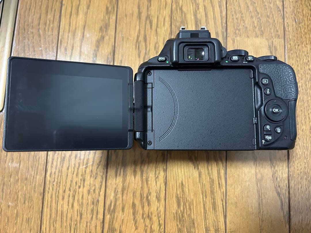 【美品】Nikon D5600 18-55VR+70-300VR Kit