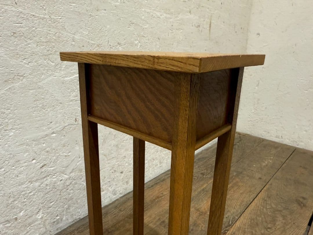 1177 小ぶりなサイドテーブル　陳列台　展示台　花台　古家具　レトロ　和モダン