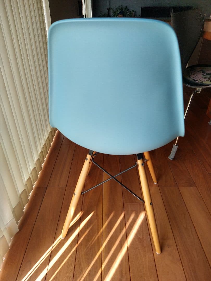 【正規品】イームズサイドシェルチェアDSW ペールブルーブラックベースメープル