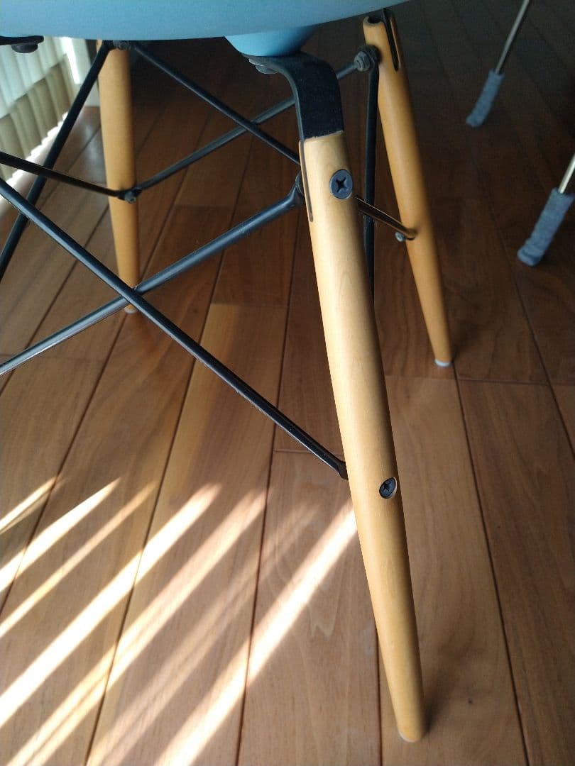 【正規品】イームズサイドシェルチェアDSW ペールブルーブラックベースメープル