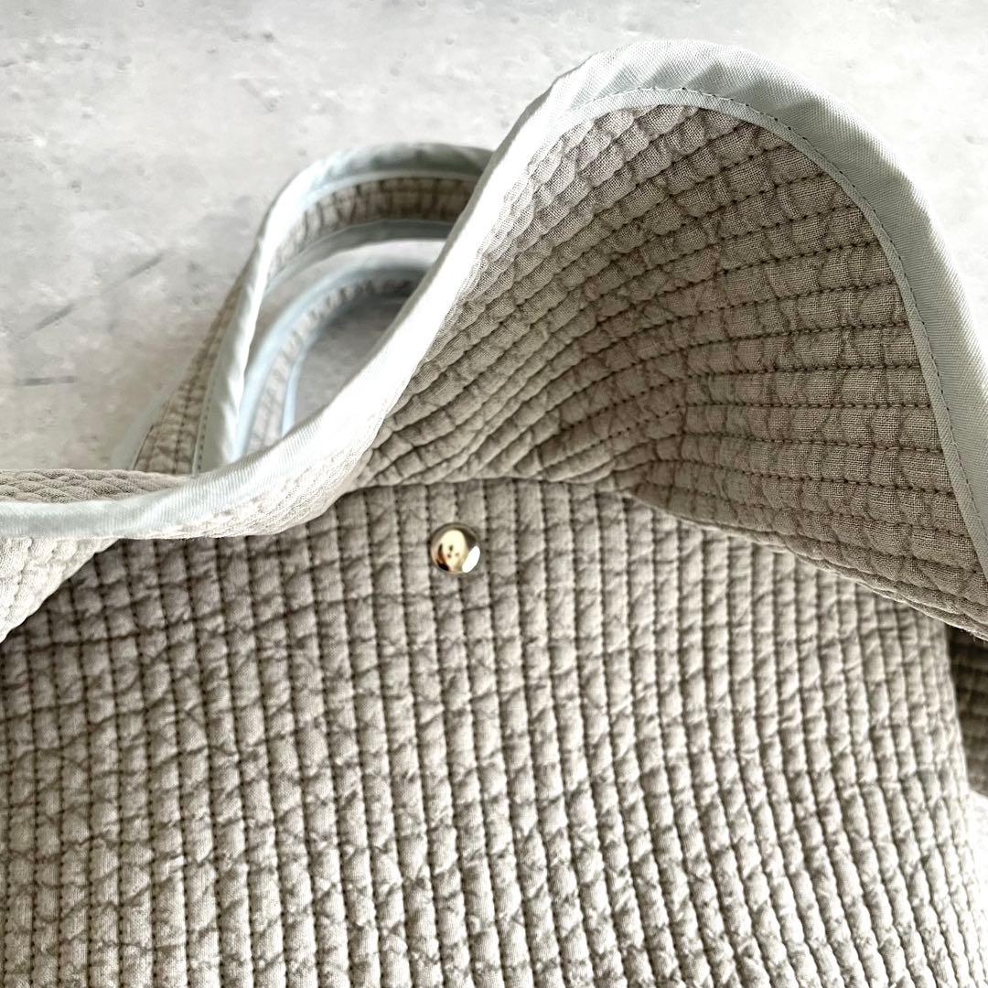 フリル付き楕円底のトートバッグ　ヌビバッグ　裏地付き　ライトグレー　ハンドメイド