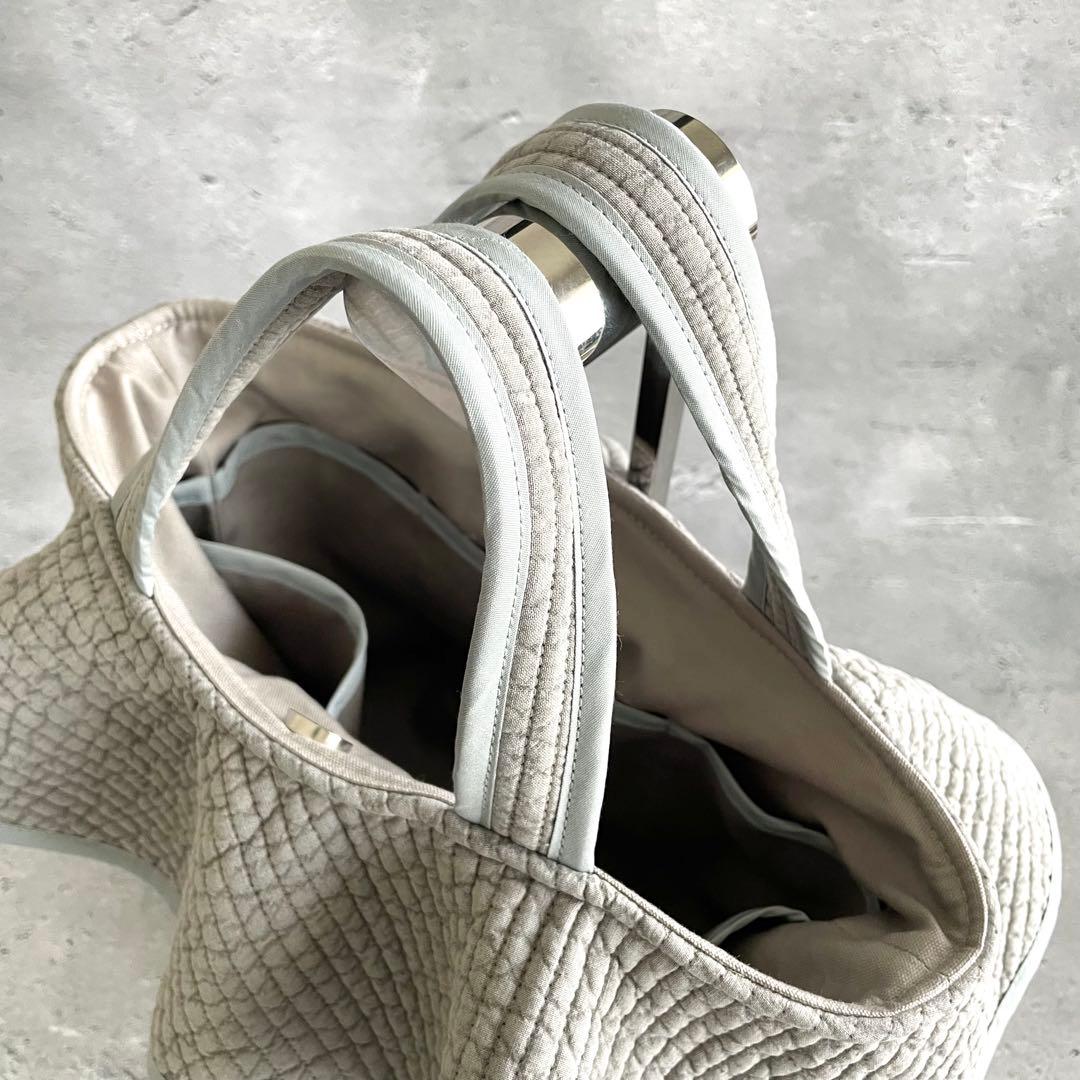 フリル付き楕円底のトートバッグ　ヌビバッグ　裏地付き　ライトグレー　ハンドメイド