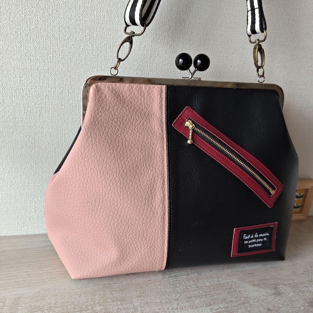 がま口バッグ　サーモンピンクレザーと黒レザーのコンビ　切り替え　ハンドバッグ