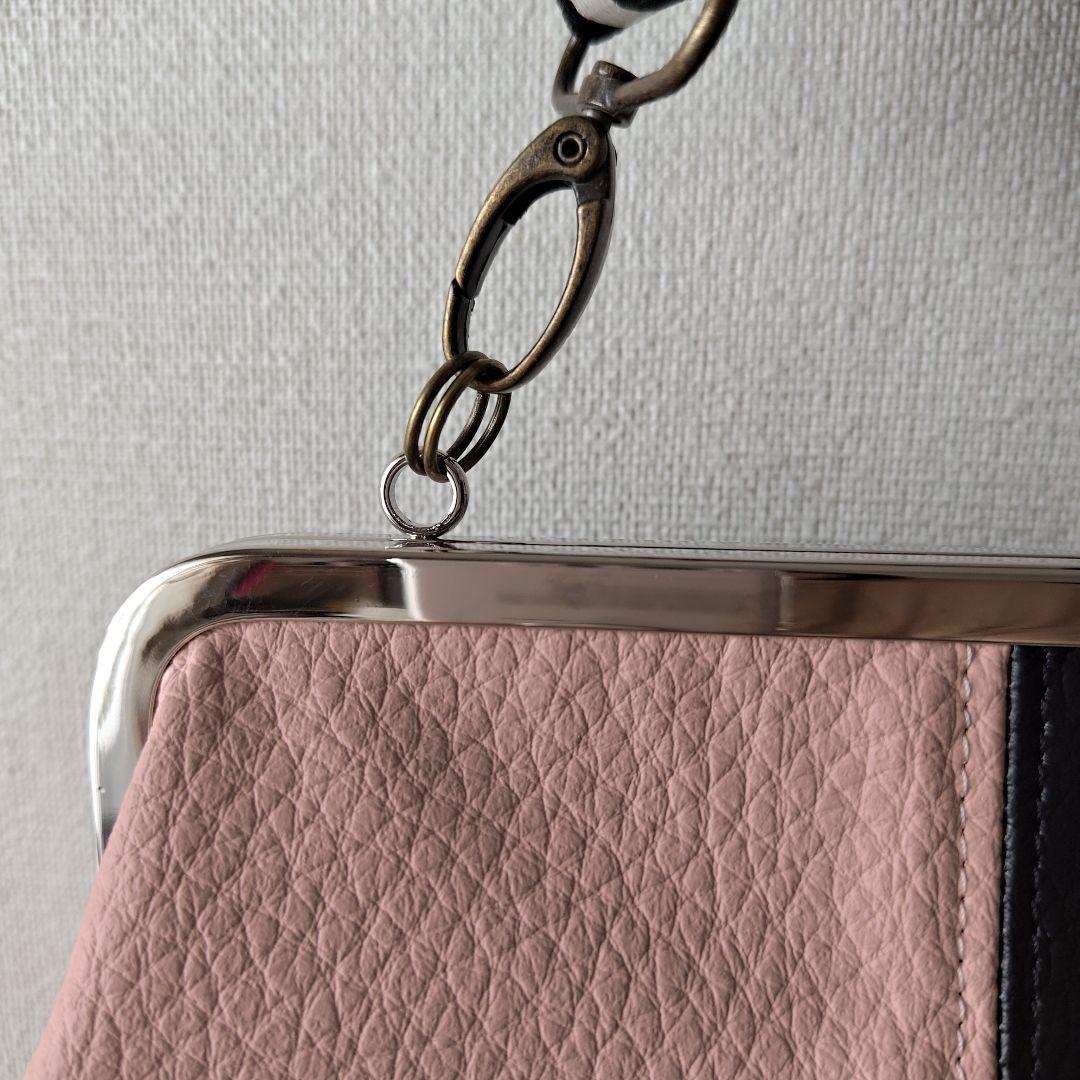 がま口バッグ　サーモンピンクレザーと黒レザーのコンビ　切り替え　ハンドバッグ