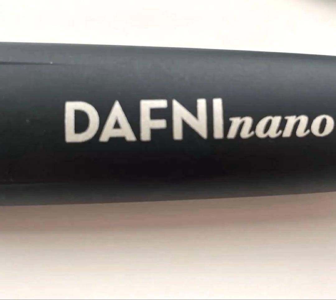 DAFNI nano（ダフニ ナノ）／ヘアブラシ型ヘアアイロン ヤーマン