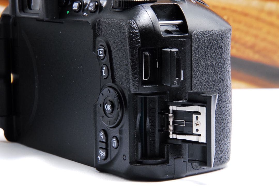 ❁Wi-Fi搭載❁Nikon ニコン D5600 Bluetooth搭載　転送