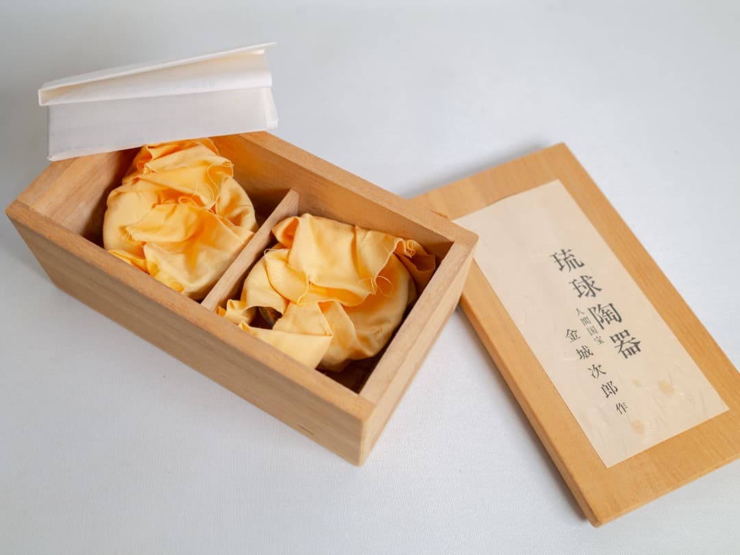 金城次郎 陶器 お猪口 ぐい呑み 1対2杯 海老絵 魚絵 箱と説明付 人間国宝