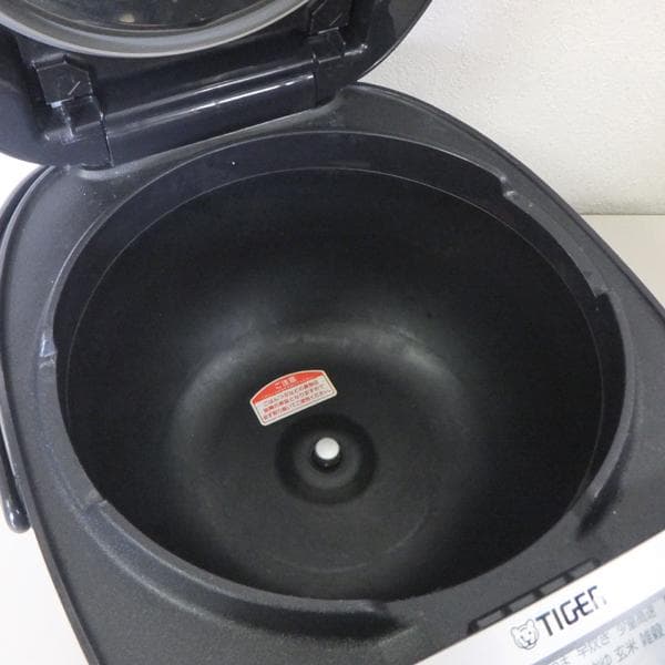 タイガー IHジャー炊飯器 5.5合炊き JPW-B100 2022年製